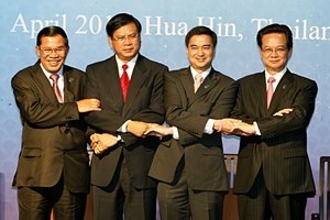 From left to right: Prime Ministers of Cambodia, Laos, Thailand and Vietnam at the 1st Mekong River Commission Summit. Photo: VNA